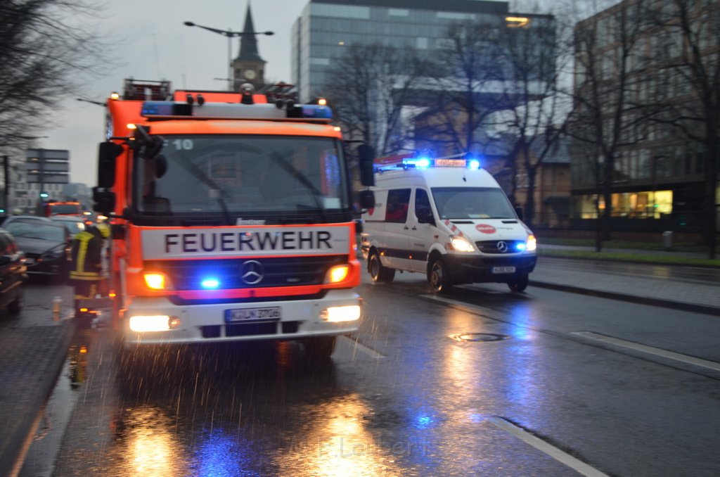 Feuer 2 Dachwohnung Koeln Severinswall Bayenstr P186.JPG